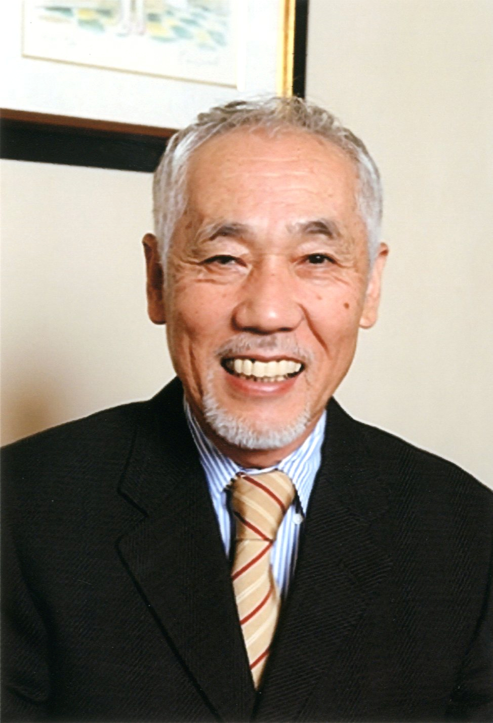 小林先生于1999年成为jkc大师级牵犬师以及jkc大师级美容师.
